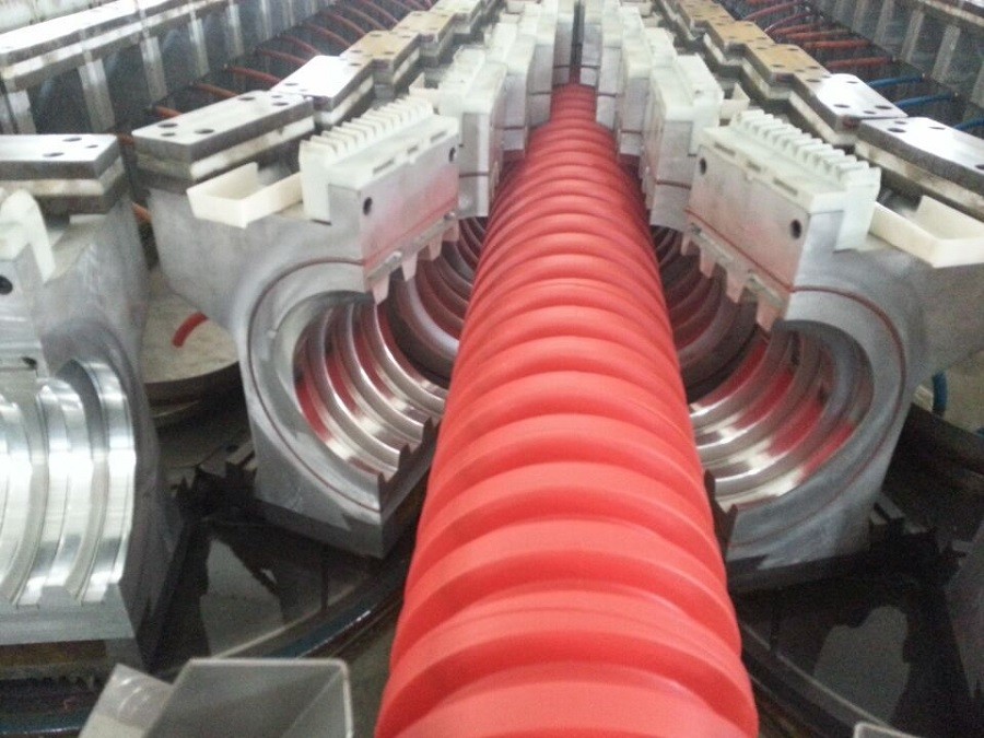 Output tinggi HDPE Dinding Corrugated Pipe Extrusion Line / Spiral Pipe Making Machine
