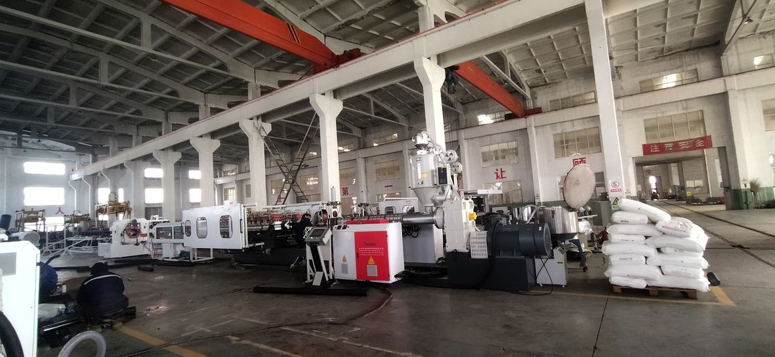 Komputerisasi Double Wall Corrugated Pipe Extrusion Line dengan Siemens PLC dan 250-1000kg/h Kapasitas untuk pipa tahan lama
