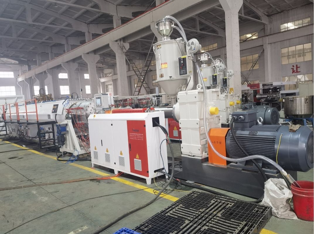 HDPE PP Pipe Solid Wall Extrusion Line Untuk Extrusion Sekrup Tunggal Pipa yang awet Dan Kuat