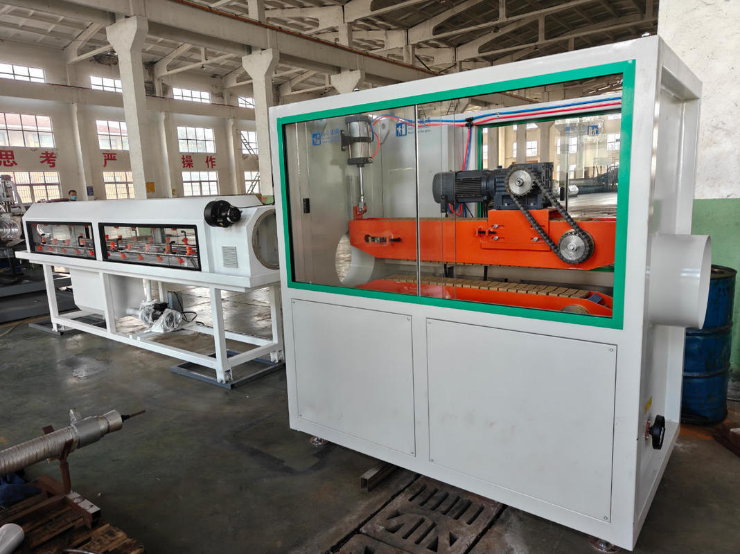 Garis Ekstrusi Pipa Bergelombang Dinding Tunggal dengan Material Laras 38CrMoAlA Kecepatan Output Maksimal 15m/min dan Spesifikasi 75-250mm