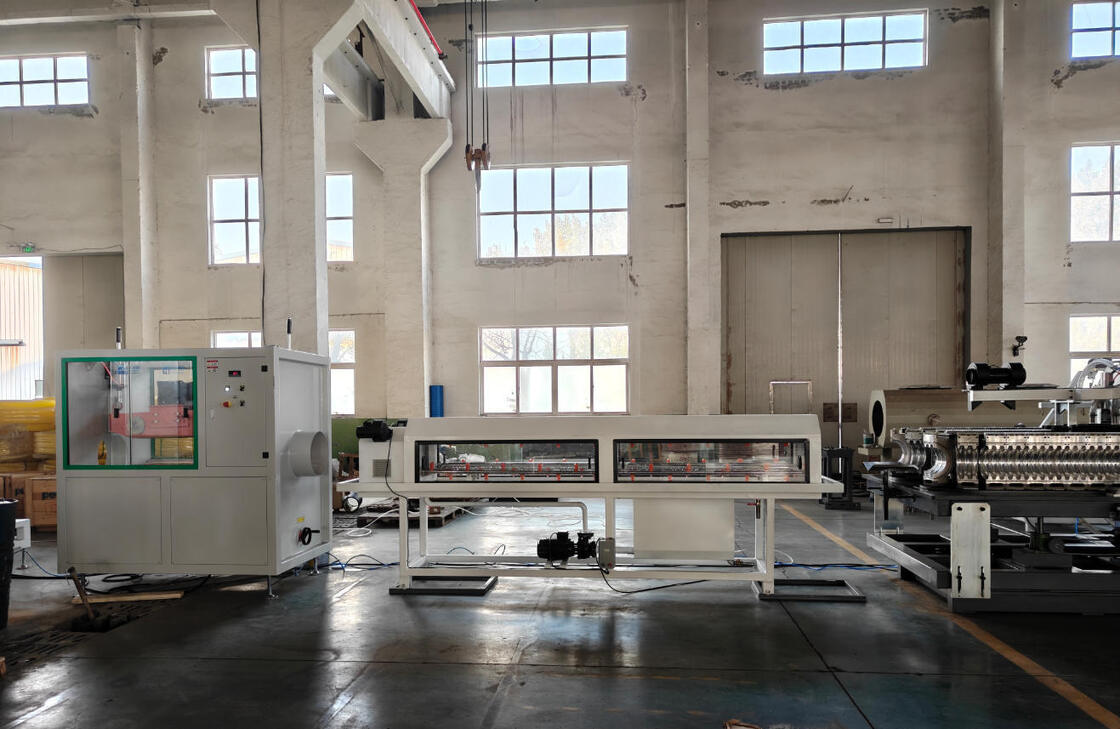 ISO dan CE bersertifikat Double Wall Corrugated Pipe Extrusion Line dengan sistem pendinginan air dan bahan Gear 20CrMnTi