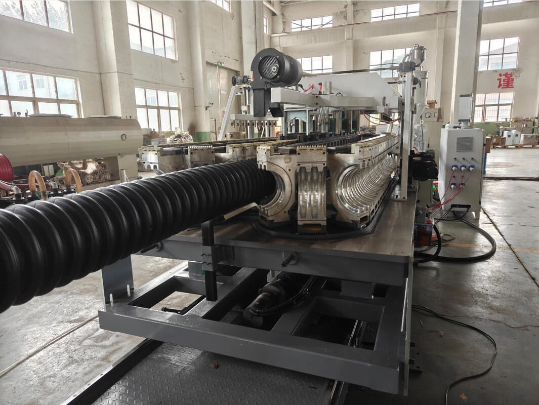 ISO dan CE bersertifikat Double Wall Corrugated Pipe Extrusion Line dengan sistem pendinginan air dan bahan Gear 20CrMnTi