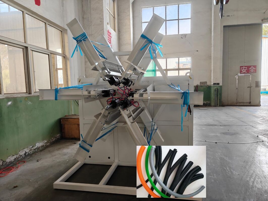 Garis ekstrusi pipa bergelombang dinding ganda dengan 48 jumlah cetakan dan kontrol PLC Siemens untuk produksi efisiensi tinggi