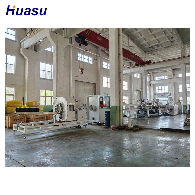 Lini Ekstrusi Pipa HDPE Terkendali PLC Siemens dengan Rentang Diameter Pipa 32mm - 1600mm dan Output 100-2000kg/jam