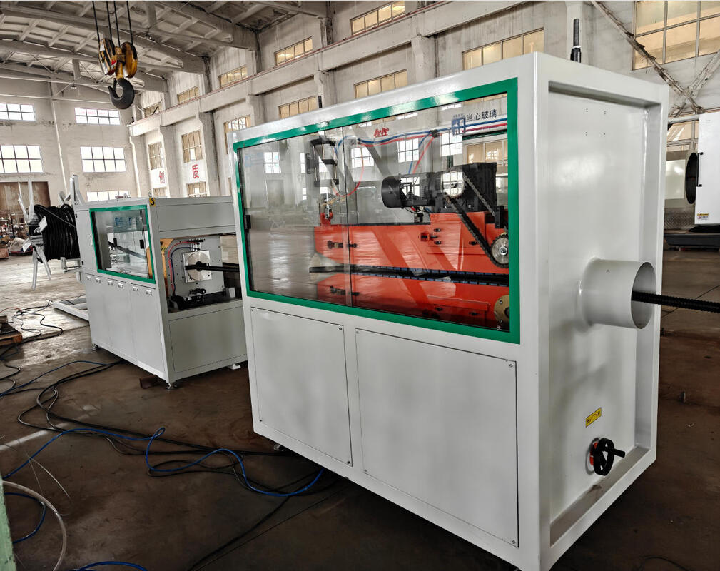 PLC Control Single Wall Corrugated Pipe Extrusion Line dengan daya motor 37kw dan desain sekrup tunggal