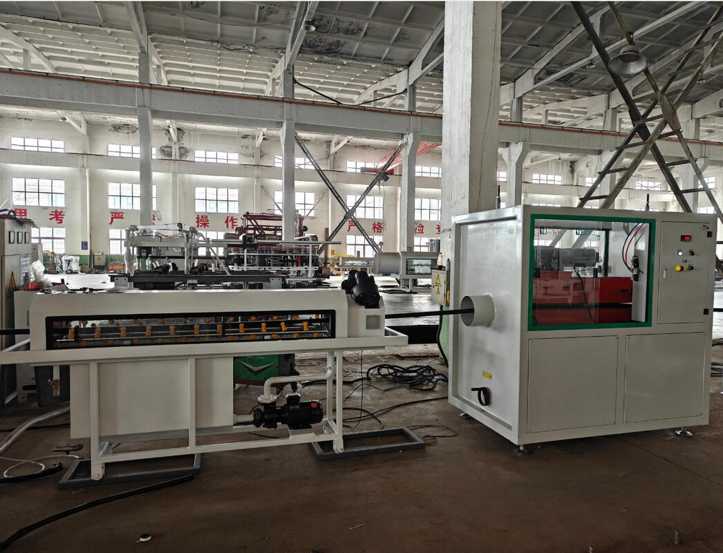 PLC Control Single Wall Corrugated Pipe Extrusion Line dengan daya motor 37kw dan desain sekrup tunggal