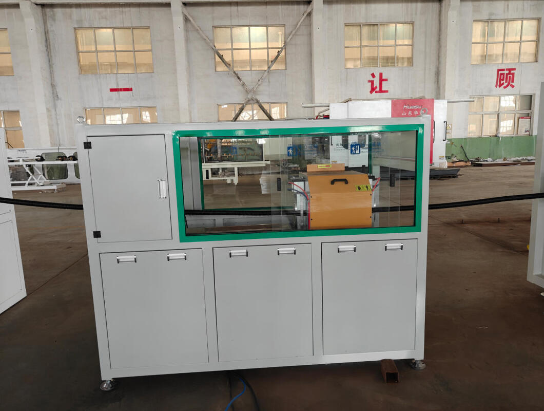 Single Wall Corrugated Pipe Extrusion Line dengan 110mm Max Pipe Size, sistem pendinginan air, dan Siemens Motor untuk produksi berkecepatan tinggi