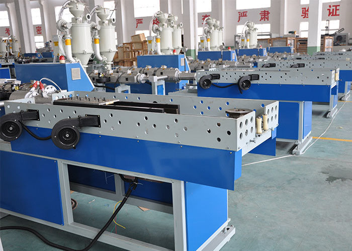 60kg / H 45mm Screw Corrugated Pipe Extrusion Line Jenis Horisontal